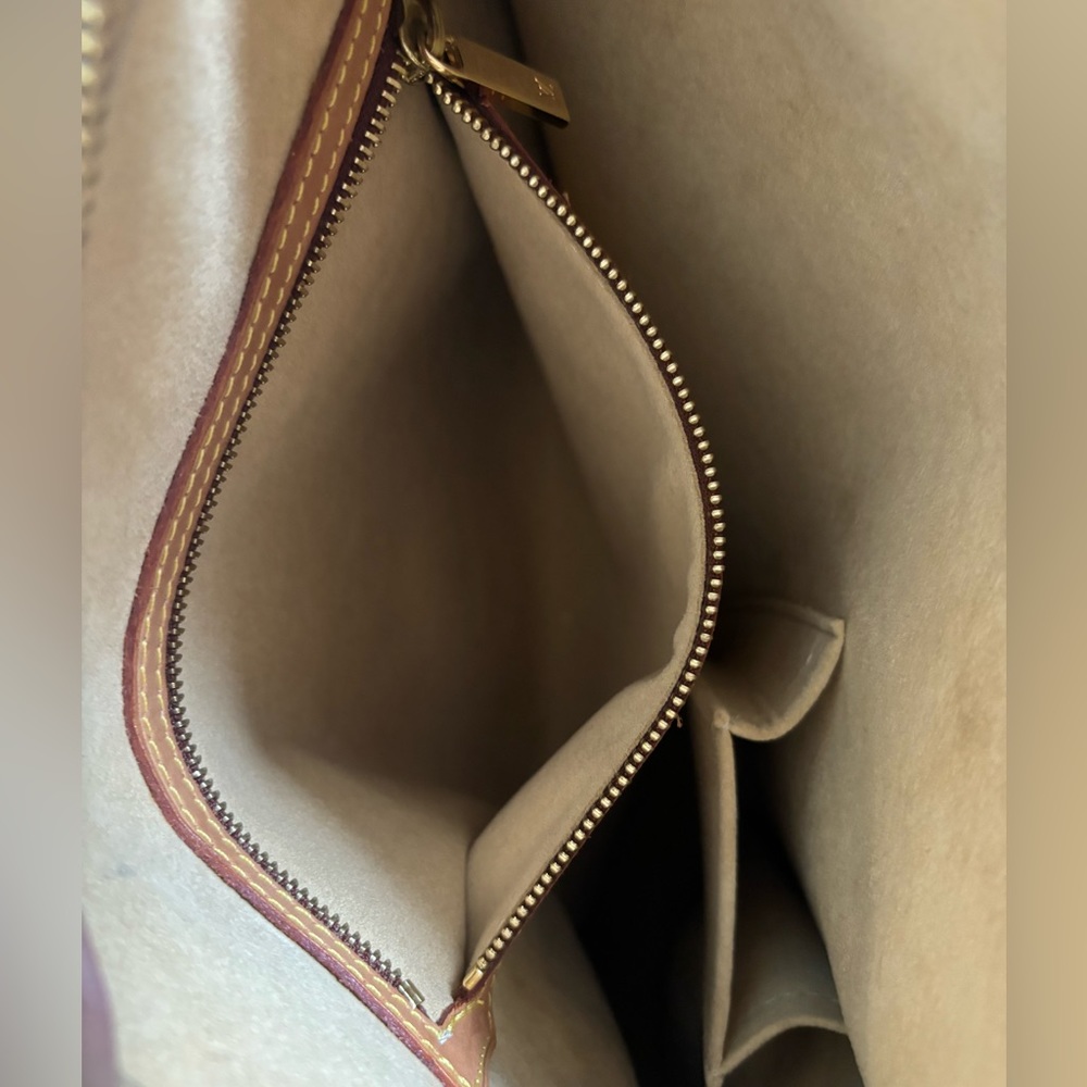 Louis Vuitton Monogram Looping MM - Picture 11 of 13